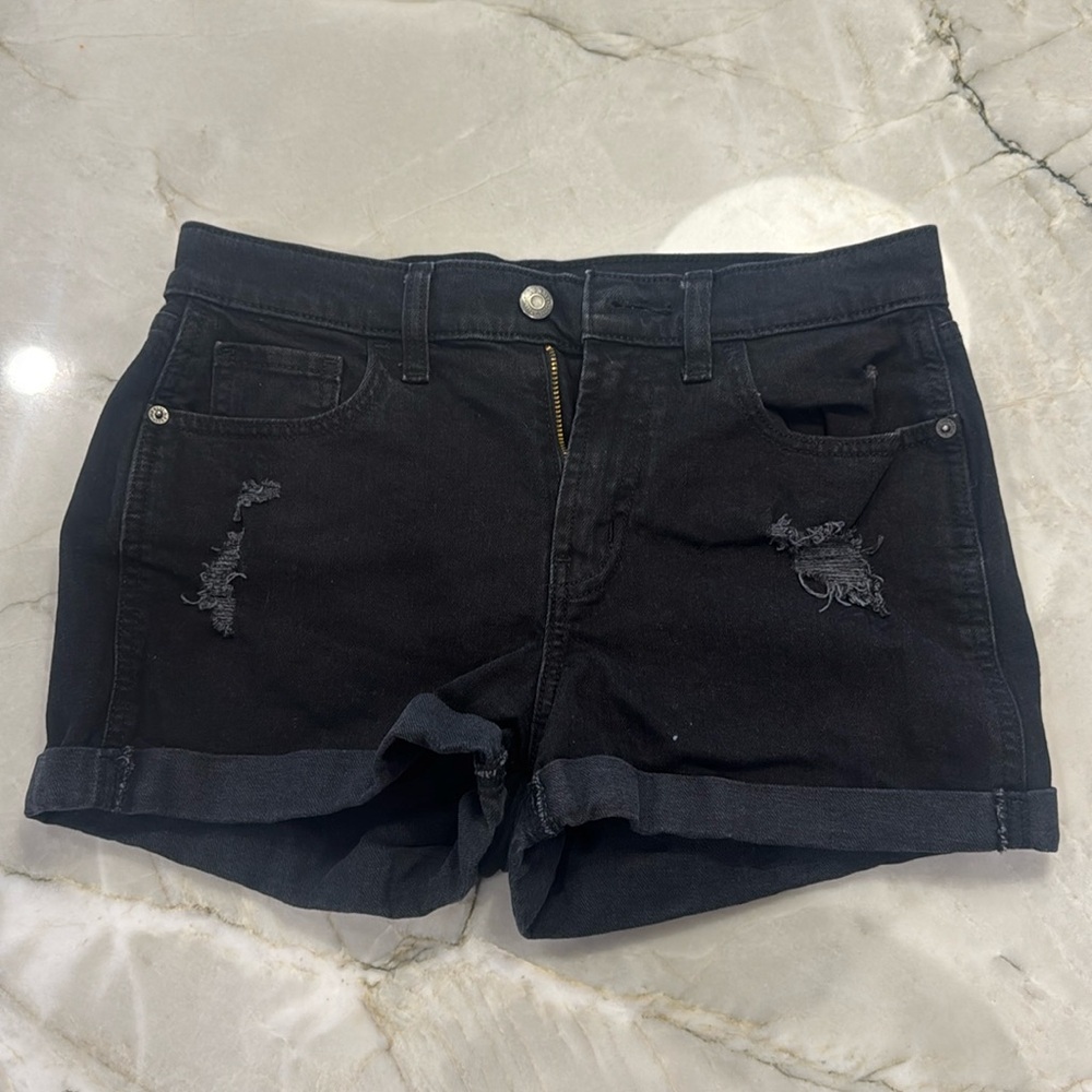 Old Navy Women’s black mid rise boyfriend shorts size 2
